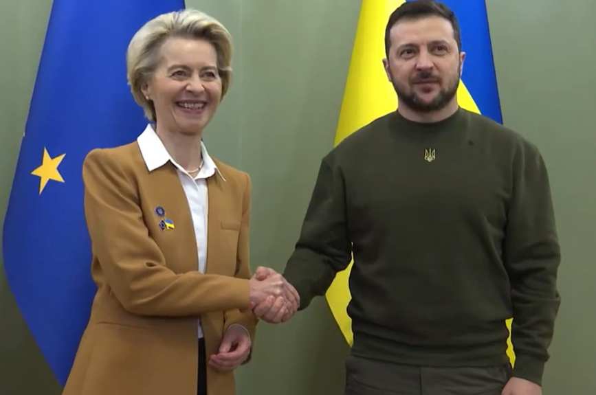 EU chce po Ukrajině zprovoznit ropovod a Szijjártó v Moskvě