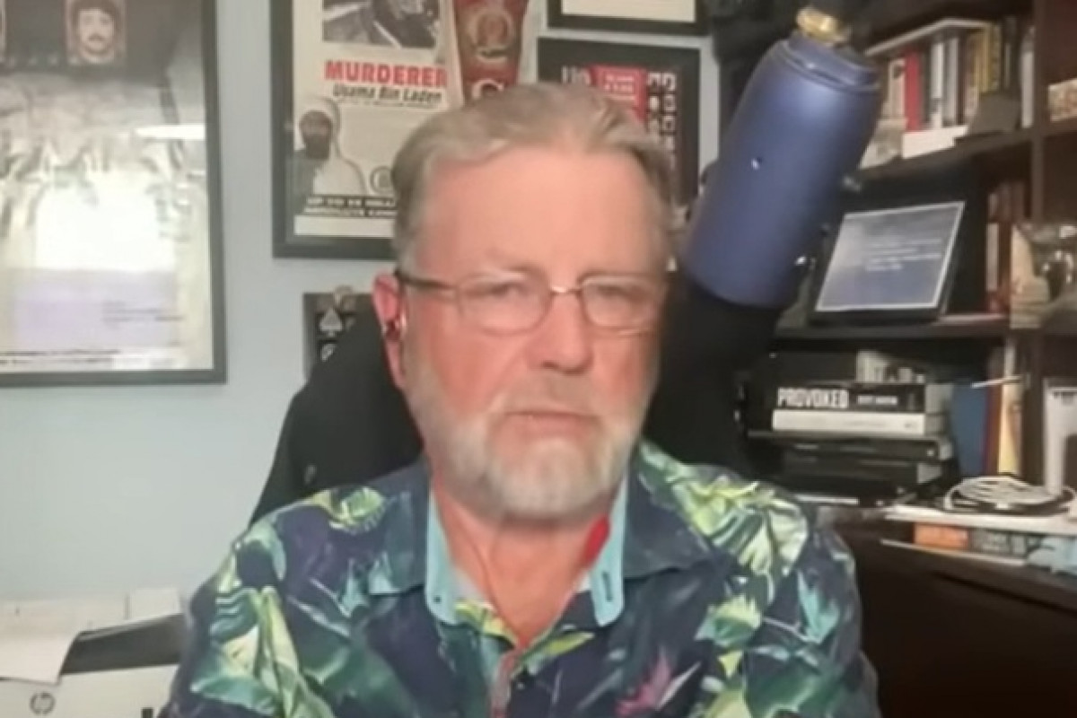 Larry Johnson: Mírovou dohodu by měl podepsat nový ukrajinský prezident