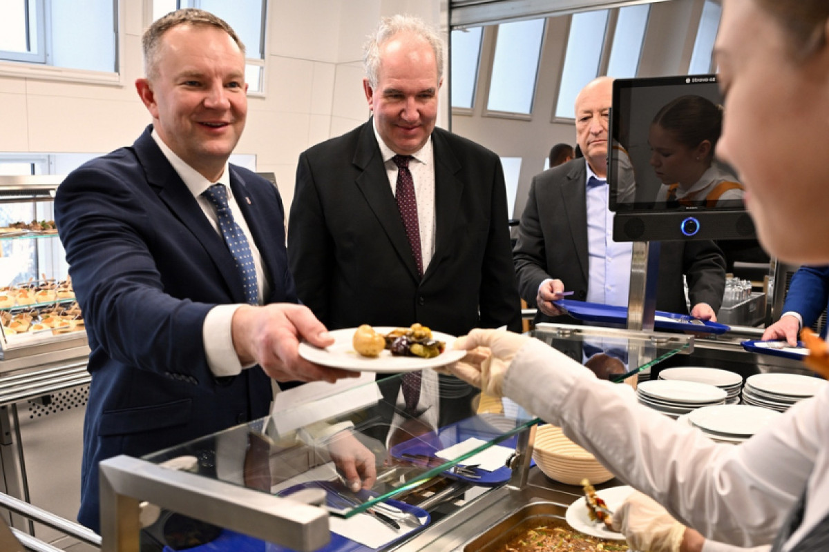 Zřizovatelé škol: Jak financovat nepedagogické pracovníky? Zřizovatelé škol: Jak financovat nepedagogické pracovníky?