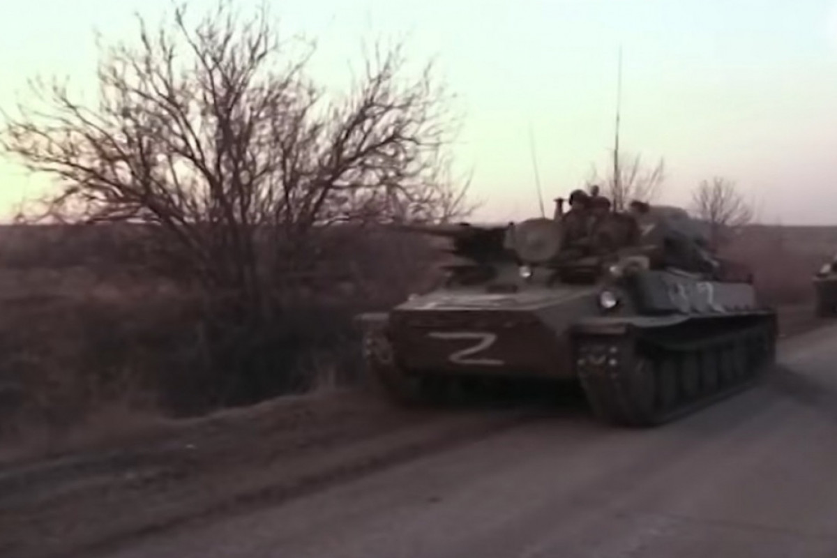 Rusové postupují, Zelenskij by chtěl příměří během Velikonoc