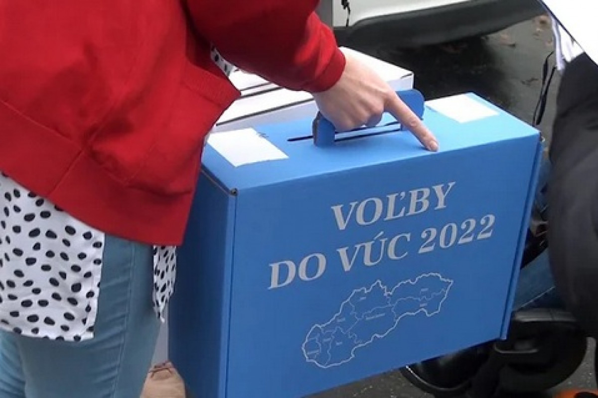 Z osmi na čtyři? Více než 40 % Slováků souhlasí s redukcí krajů