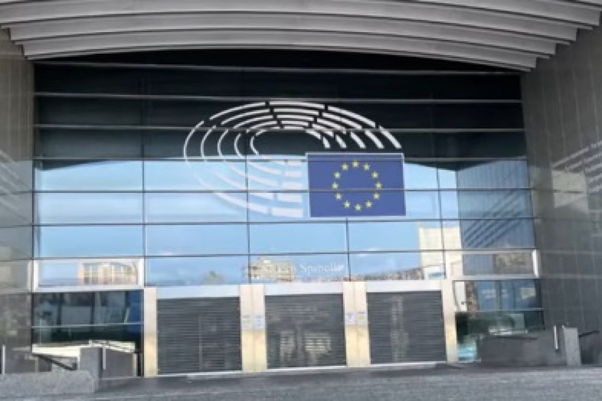 Evropa na kolenou před americkým nátlakem