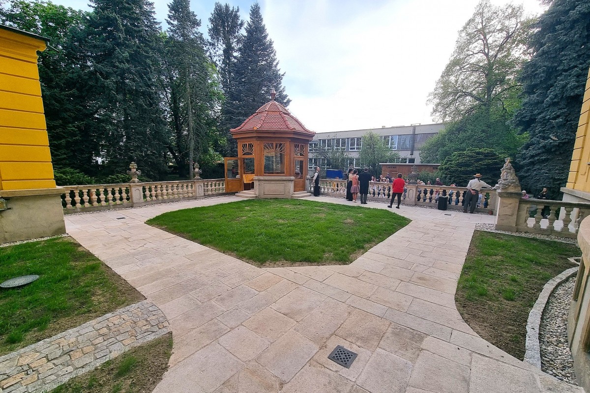 V areálu Domu dětí a mládeže byla otevřena venkovní učebna,