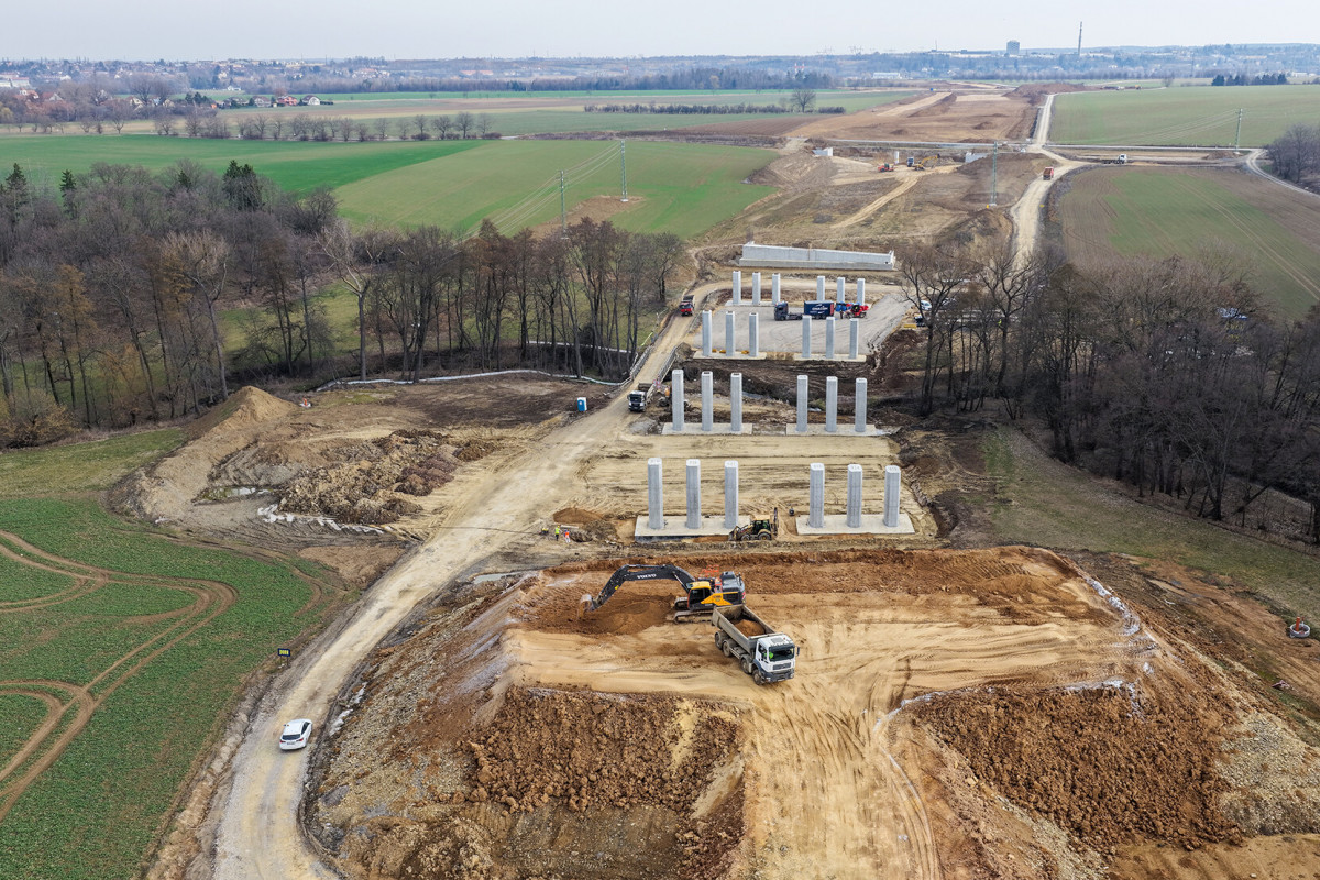 Příznivé počasí přeje dostavbě Pražského okruhu