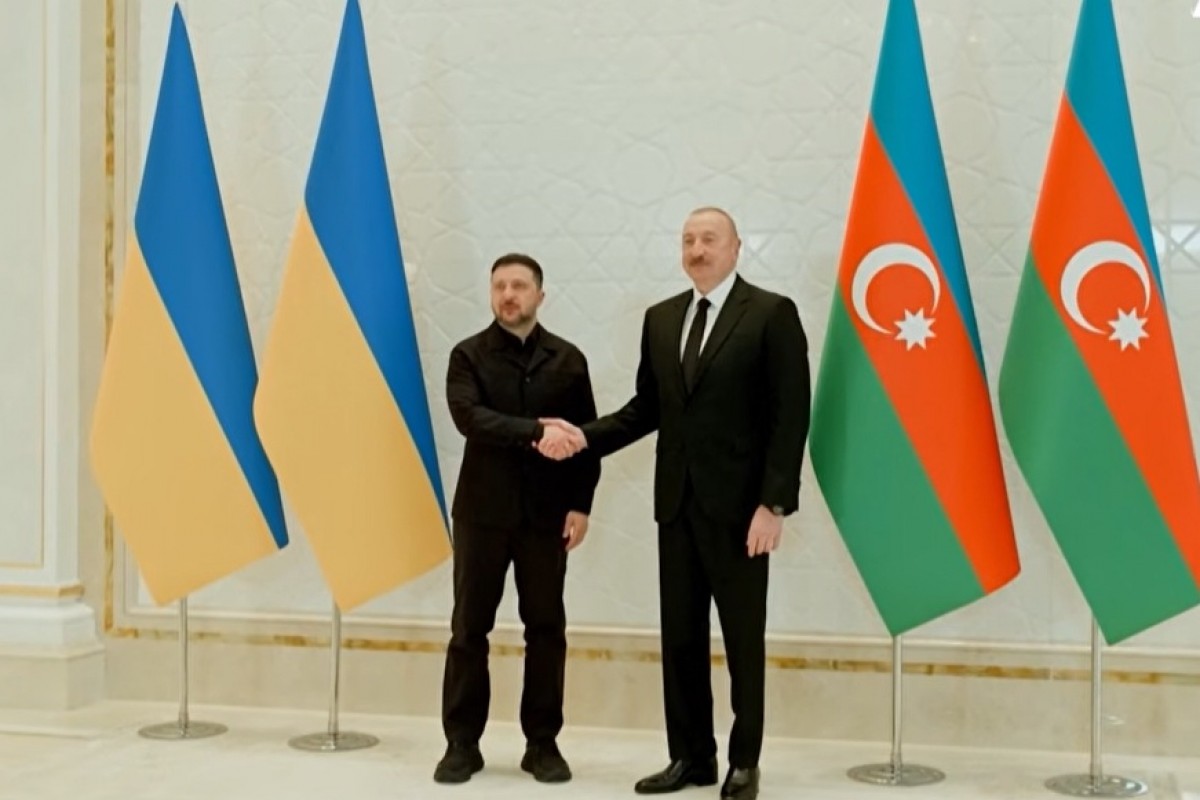 Zelenskij chce jednat s Ruskem v Ázerbájdžánu, Moskva: To je trik