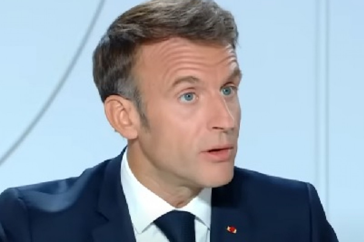 Francouzská vláda dusí opozici, demokracie dostává na frak