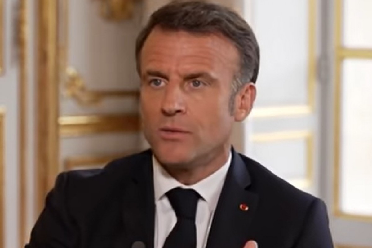 Macron tlačí na regulaci sítí před volbami, Marková varuje před cenzurou
