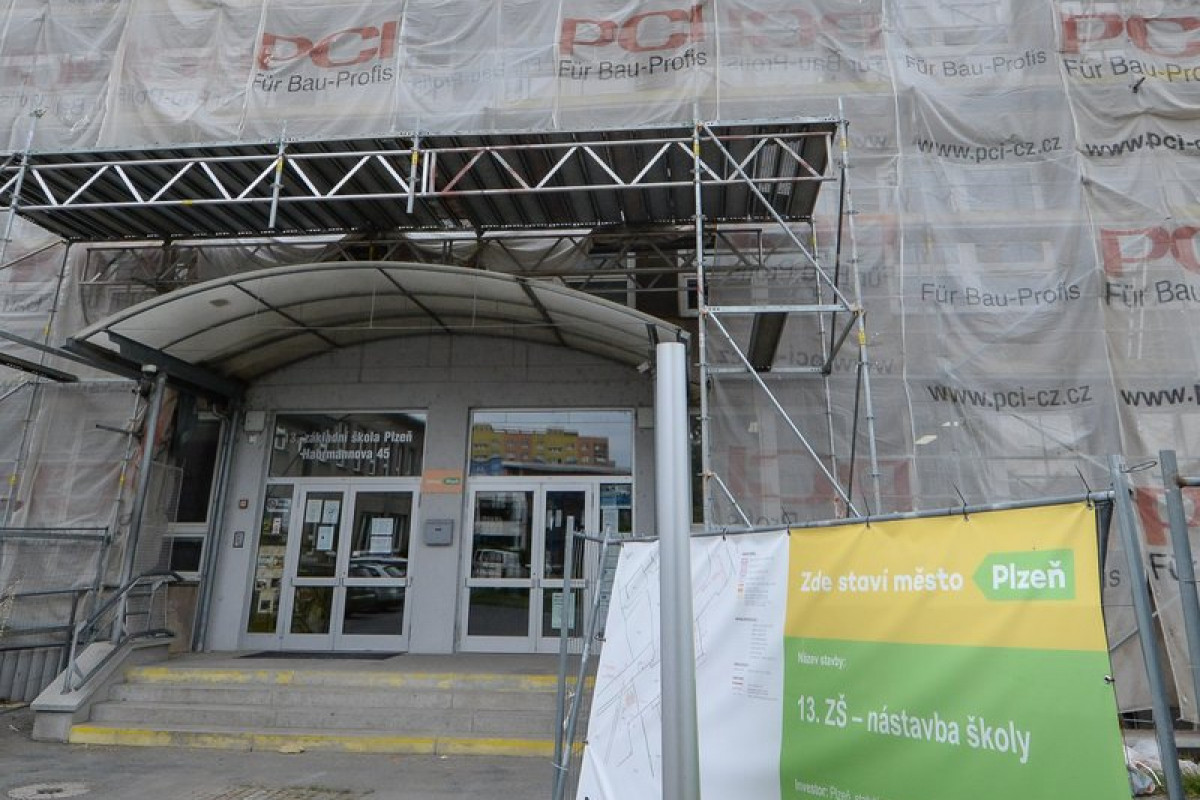 Plzeň během letních prázdnin opravuje své základní školy