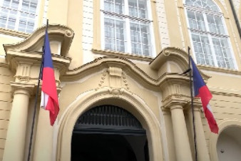 Když se dva perou, třetí se směje. Danuše vs. Pavel