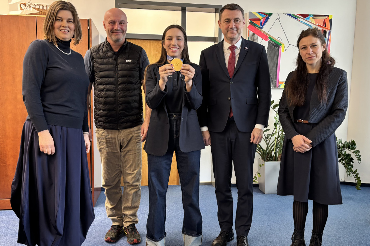 Hejtman ocenil olympijskou vítězku, předal jí zlatý hejtmanský dukát