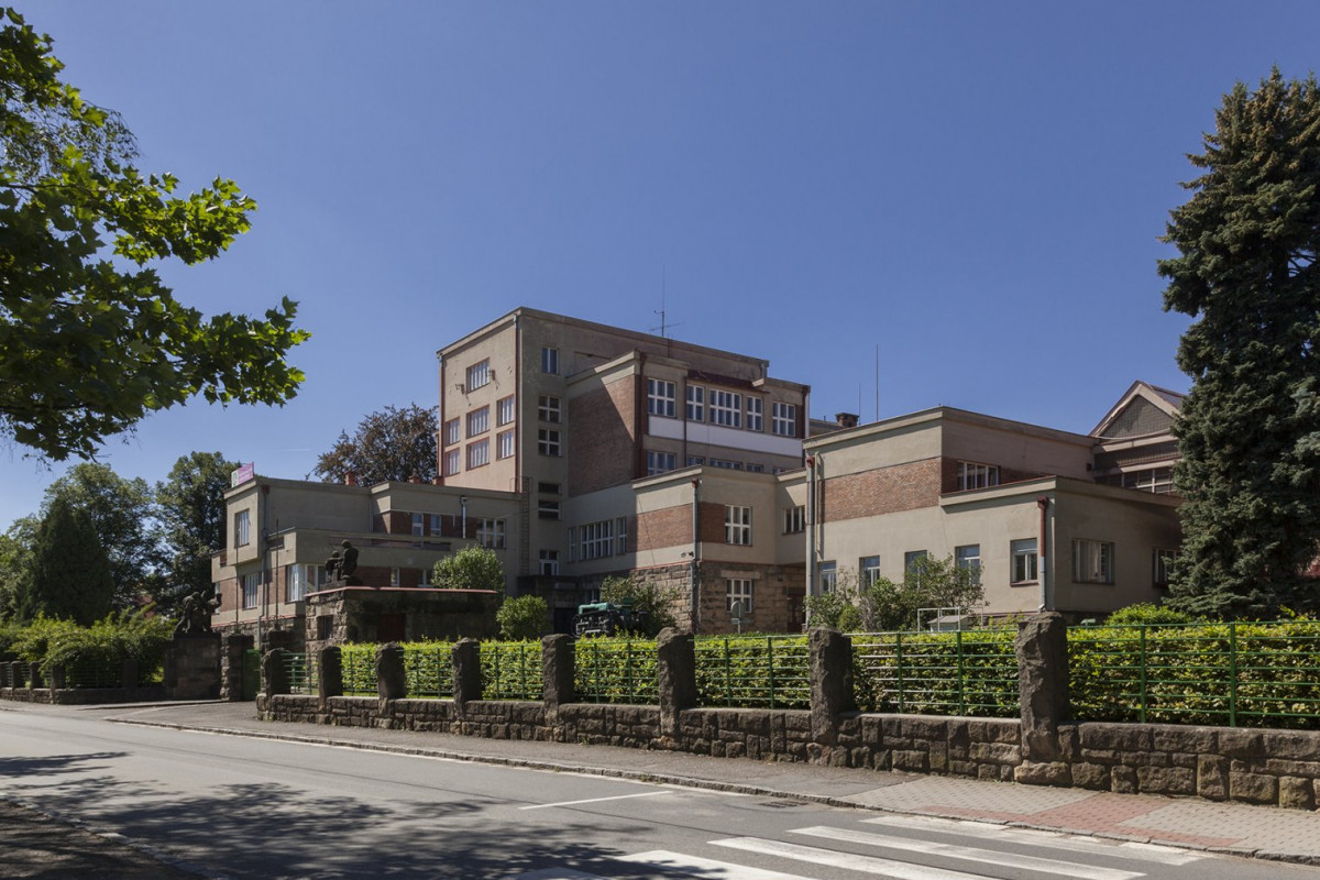 Kraj investuje do dalších oprav zahradnické školy v Litomyšli Kraj investuje do dalších oprav zahradnické školy v Litomyšli