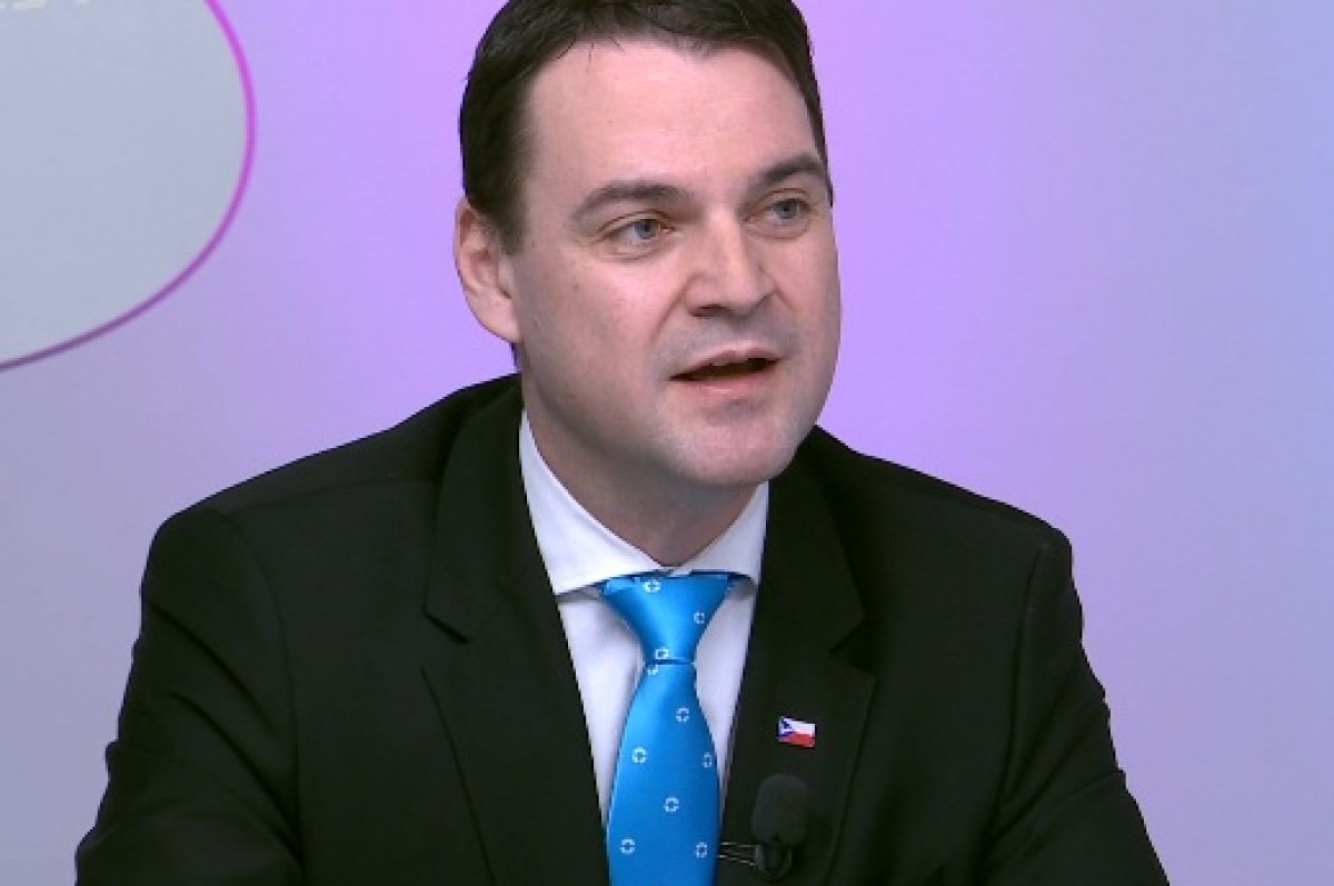 Pavel odsoudil hákové kříže. Macinka mu připomněl Beneše Pavel odsoudil hákové kříže. Macinka mu připomněl Beneše