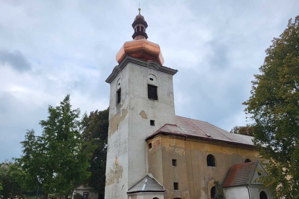 Kostel v Žandově získal novou barokní báň