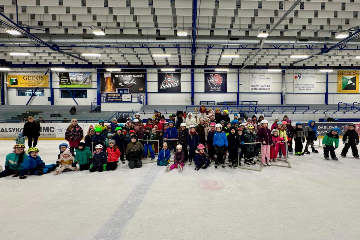 Tradiční Mikulášské bruslení nemocnic AGEL potěšilo malé i velké