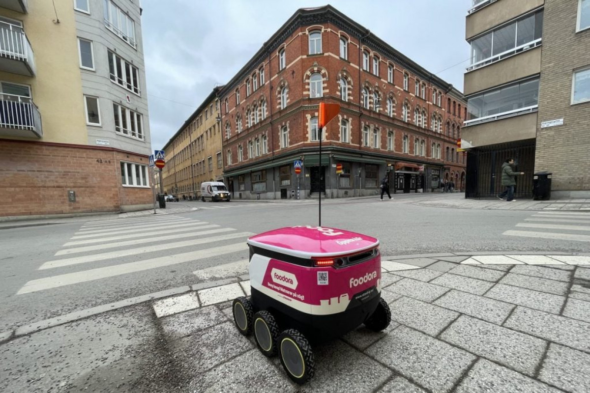 Autonomní rozvážková vozítka v Karlíně