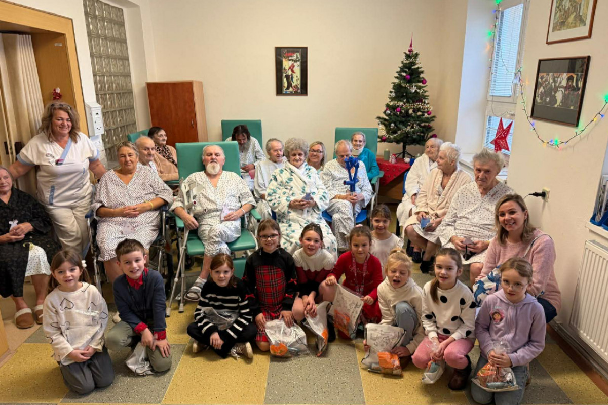 Děti potěšily pacienty LDN Nemocnice AGEL Šternberk Děti potěšily pacienty LDN Nemocnice AGEL Šternberk