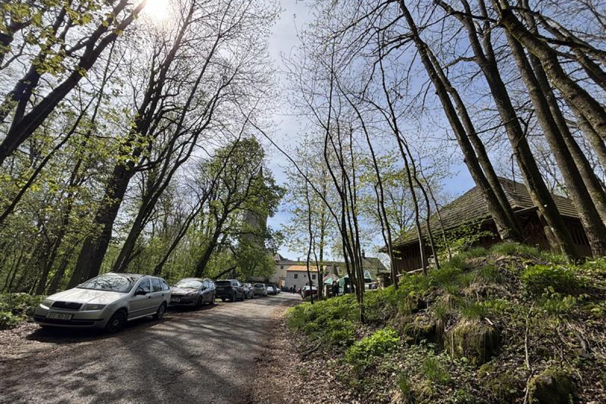 Roštejn získá nové parkoviště a hygienické zázemí