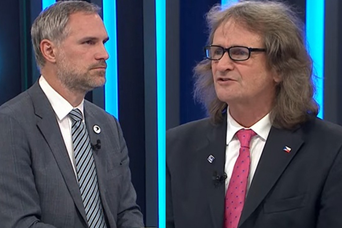 Ukrajinská vlajka zmizela, Sněmovna se změnila v bitevní pole