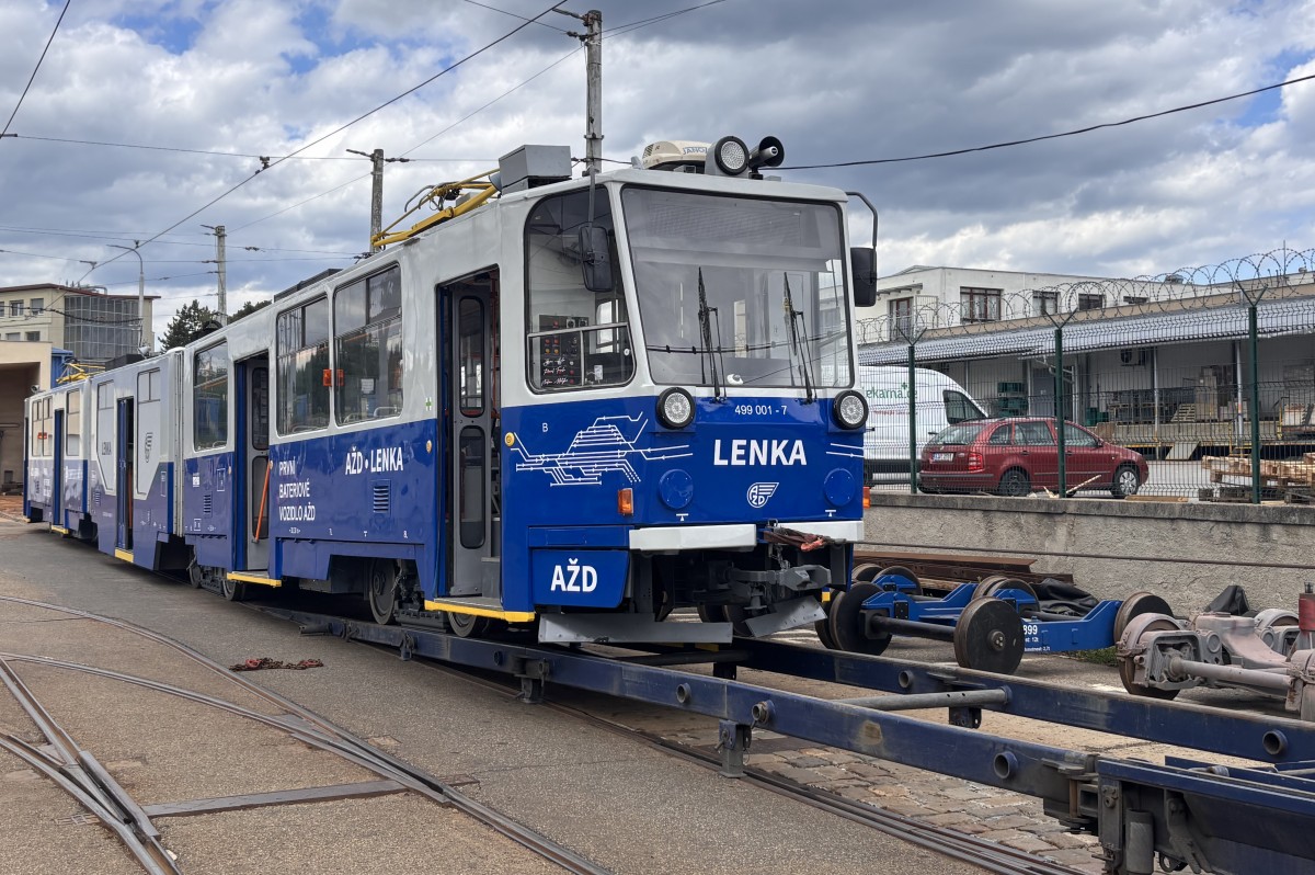 Brněnská tramvaj vyráží na železnici Brněnská tramvaj vyráží na železnici