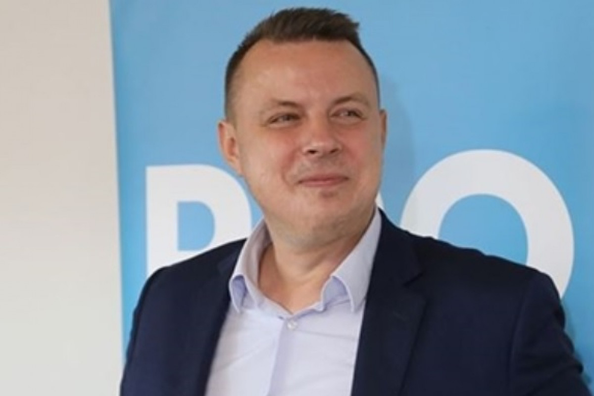Mimozemšťané v Praze a Zelenskij do Haagu. Rajchl se rozjel Mimozemšťané v Praze a Zelenskij do Haagu. Rajchl se rozjel