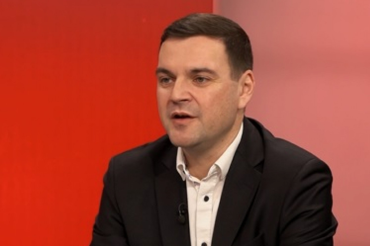 Macinka udeřil. Dav na Letné popírá demokratické volby