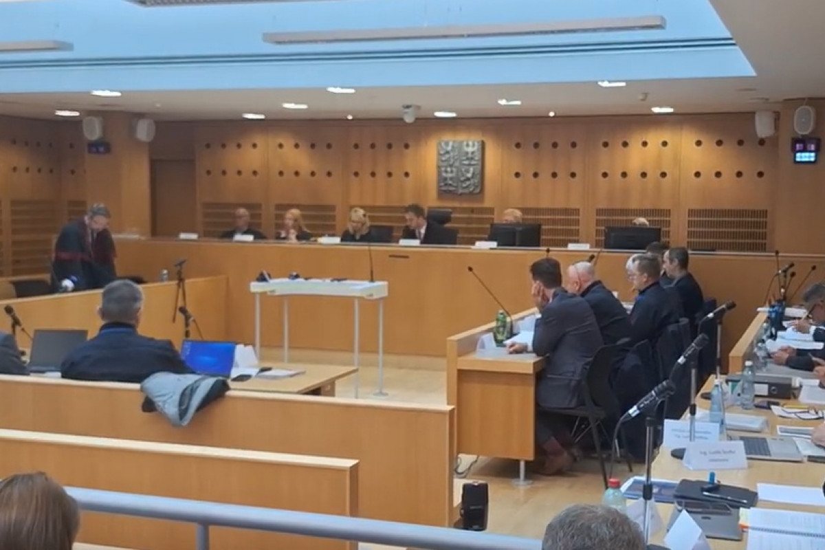 Dozimetr otřásá politikou. Černé peníze, úmrtí a výzva ke zrušení