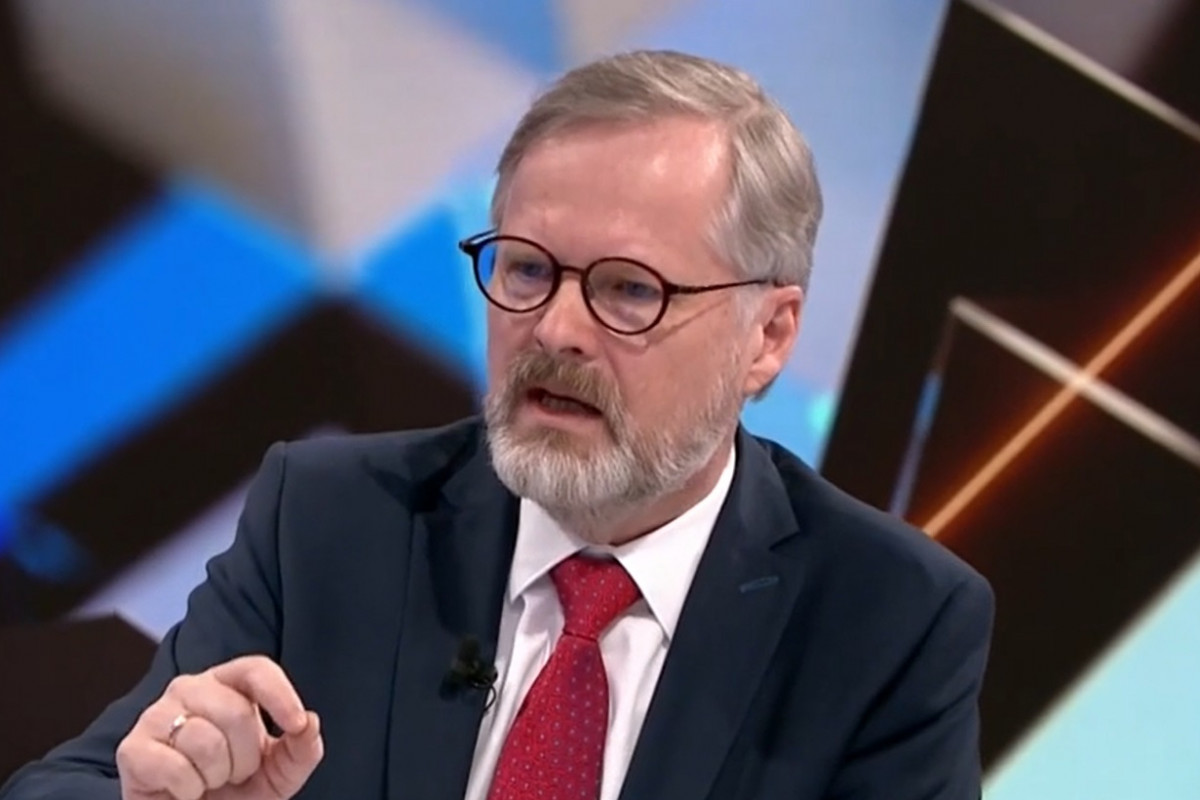 Fialův mítink v Liberci. Pískot, hádky a tvrdé otázky na ceny Fialův mítink v Liberci. Pískot, hádky a tvrdé otázky na ceny