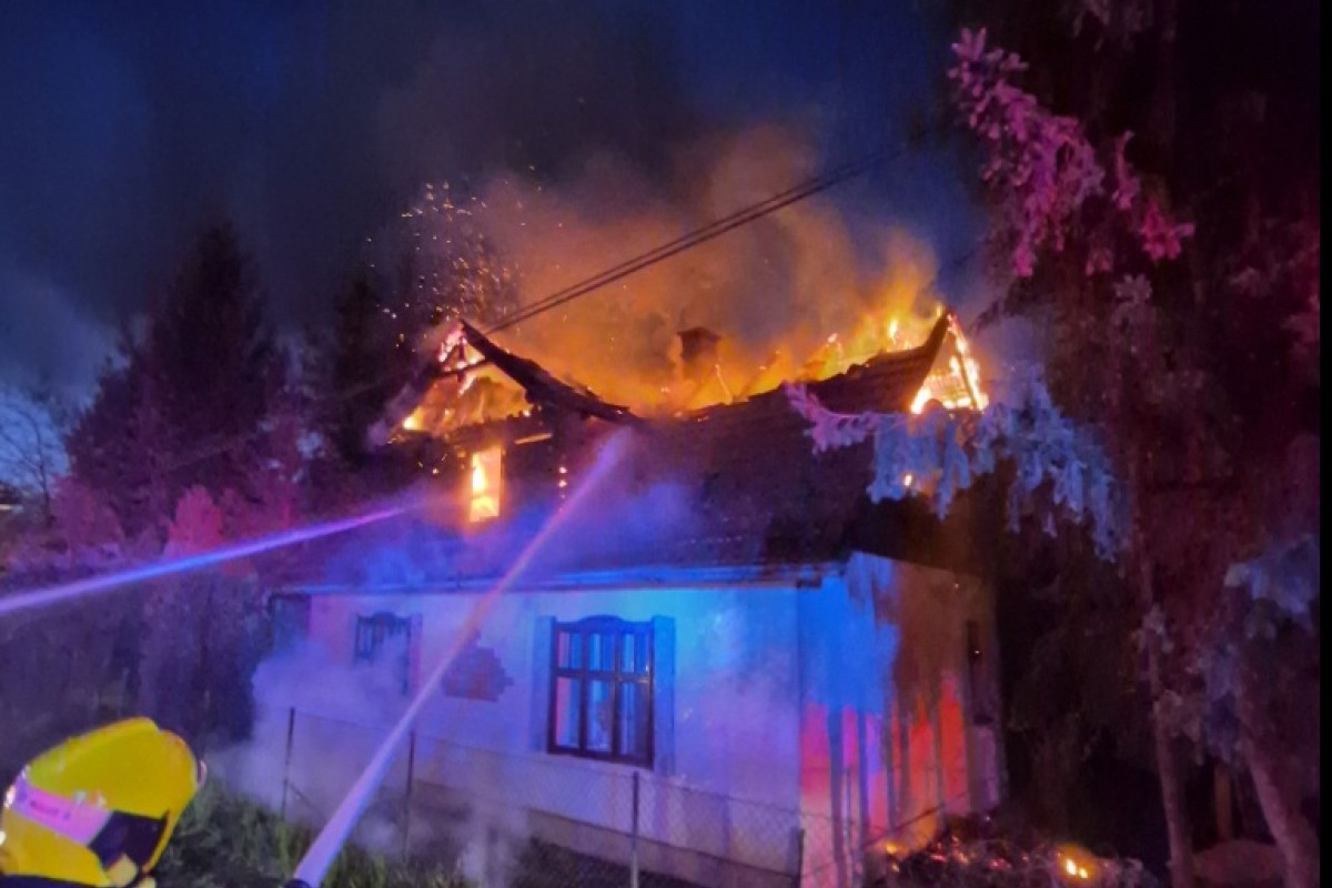 Požár střechy rodinného domu ve Valašském Meziříčí