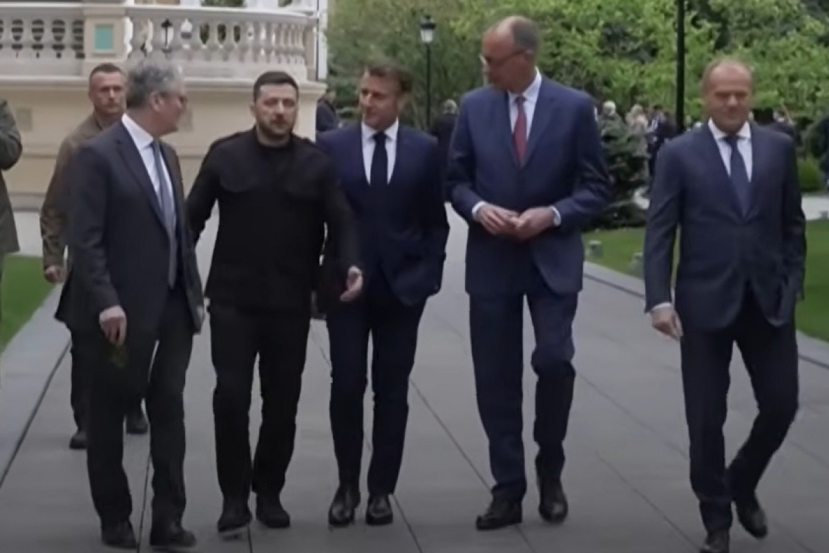 Celní diktátor z Washingtonu a válečný zločinec z Moskvy Celní diktátor z Washingtonu a válečný zločinec z Moskvy