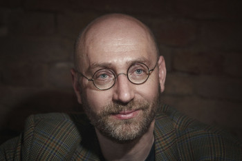 Petr Hampl: Hrdina, co se bojí postavit za vlastní vizi Petr Hampl: Hrdina, co se bojí postavit za vlastní vizi