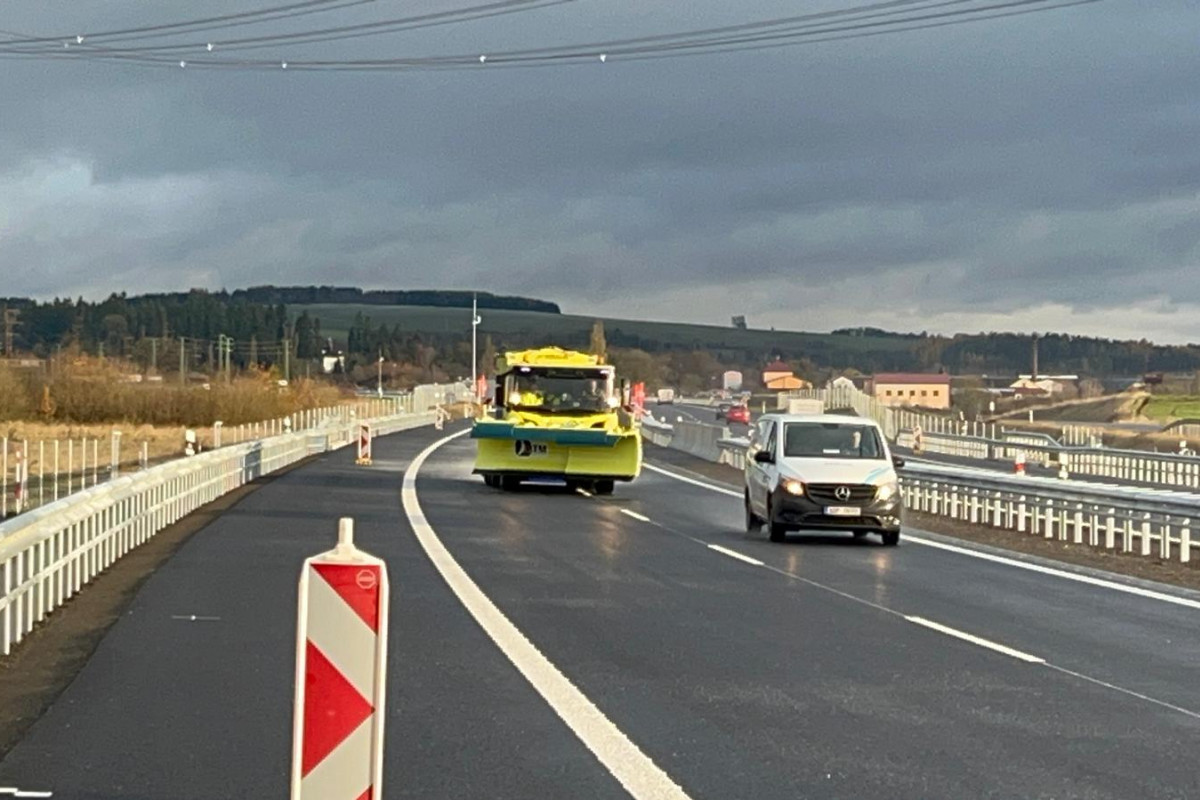 Zimní sezóna na nové D4: Sypače najezdily skoro 40 tisíc kilometrů Zimní sezóna na nové D4: Sypače najezdily skoro 40 tisíc kilometrů
