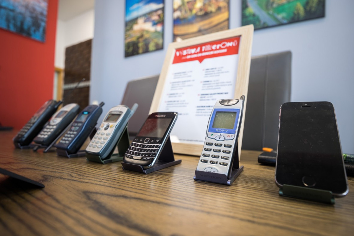 Žáci a studenti vyhodili tisíce mobilů. Chtějí nové jablko