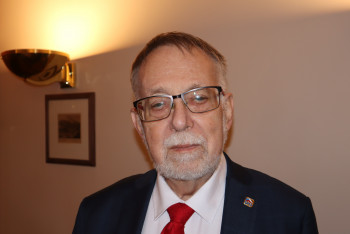 Bašta: Přepisování dějin některými našimi politiky je protinárodní