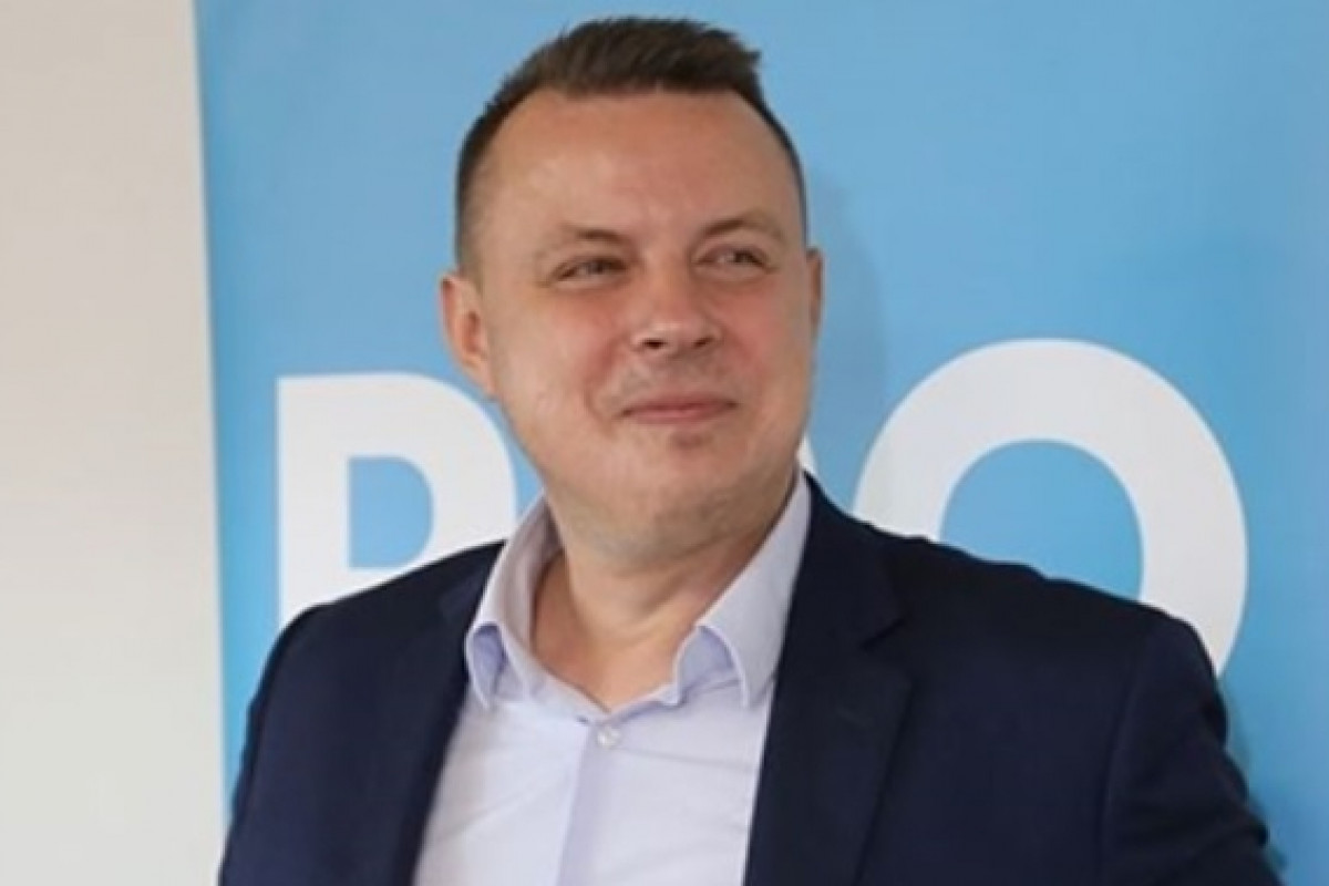 Vláda vyrábí jeden skandál za druhým. Rajchl vidí její konec