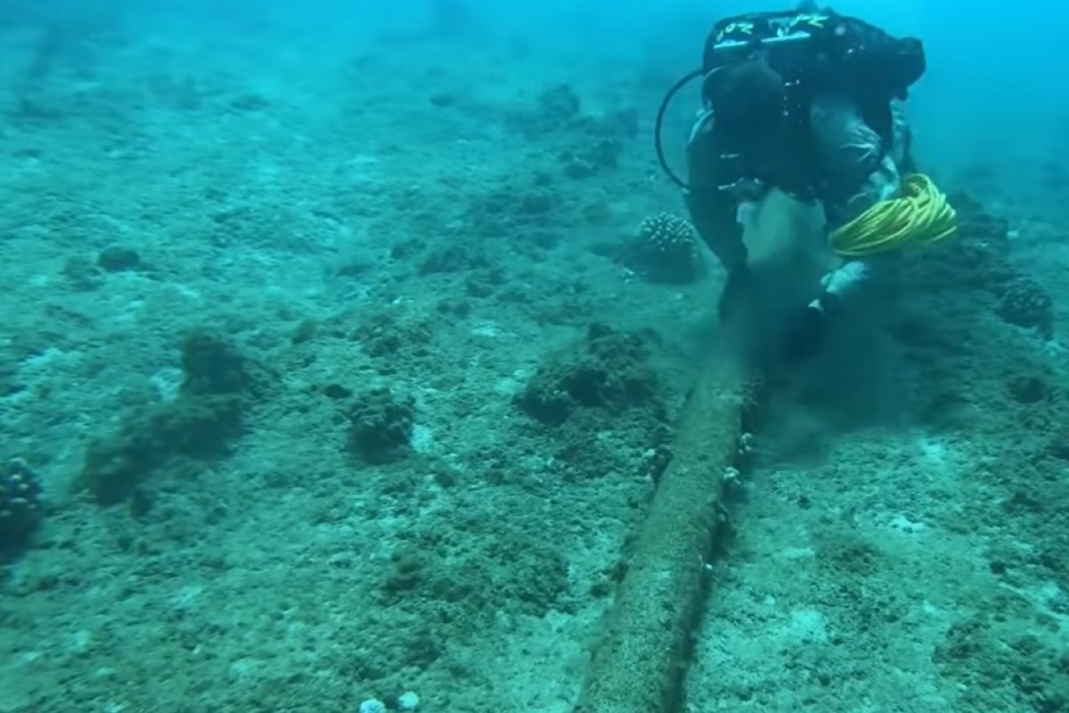 Írán by mohl přeříznout podmořské kabely v Hormuzském průlivu