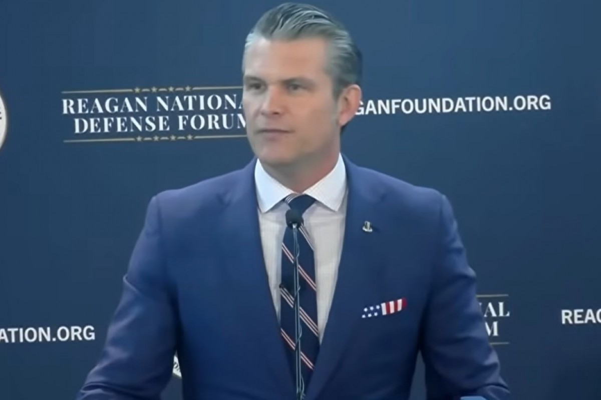 Hegseth k Íránu: Vzdejte se, jinak se zhroutíte pod tlakem USA!