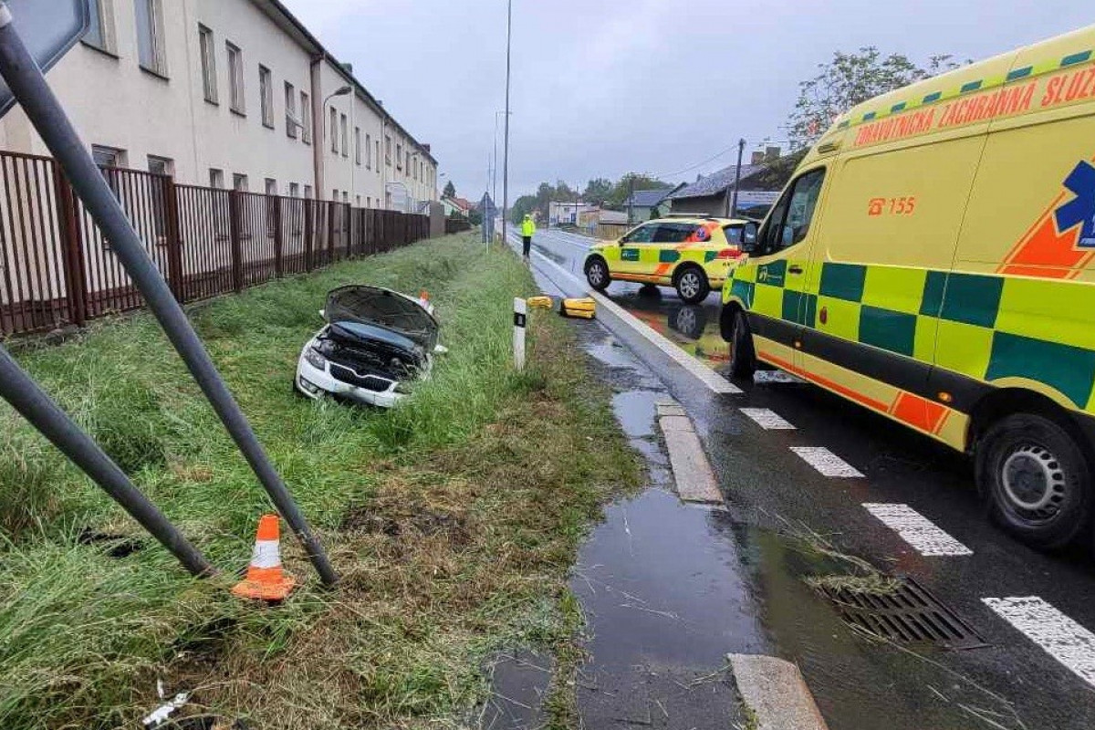 Po dopravní nehodě hasiči resuscitovali řidiče vozidla Po dopravní nehodě hasiči resuscitovali řidiče vozidla