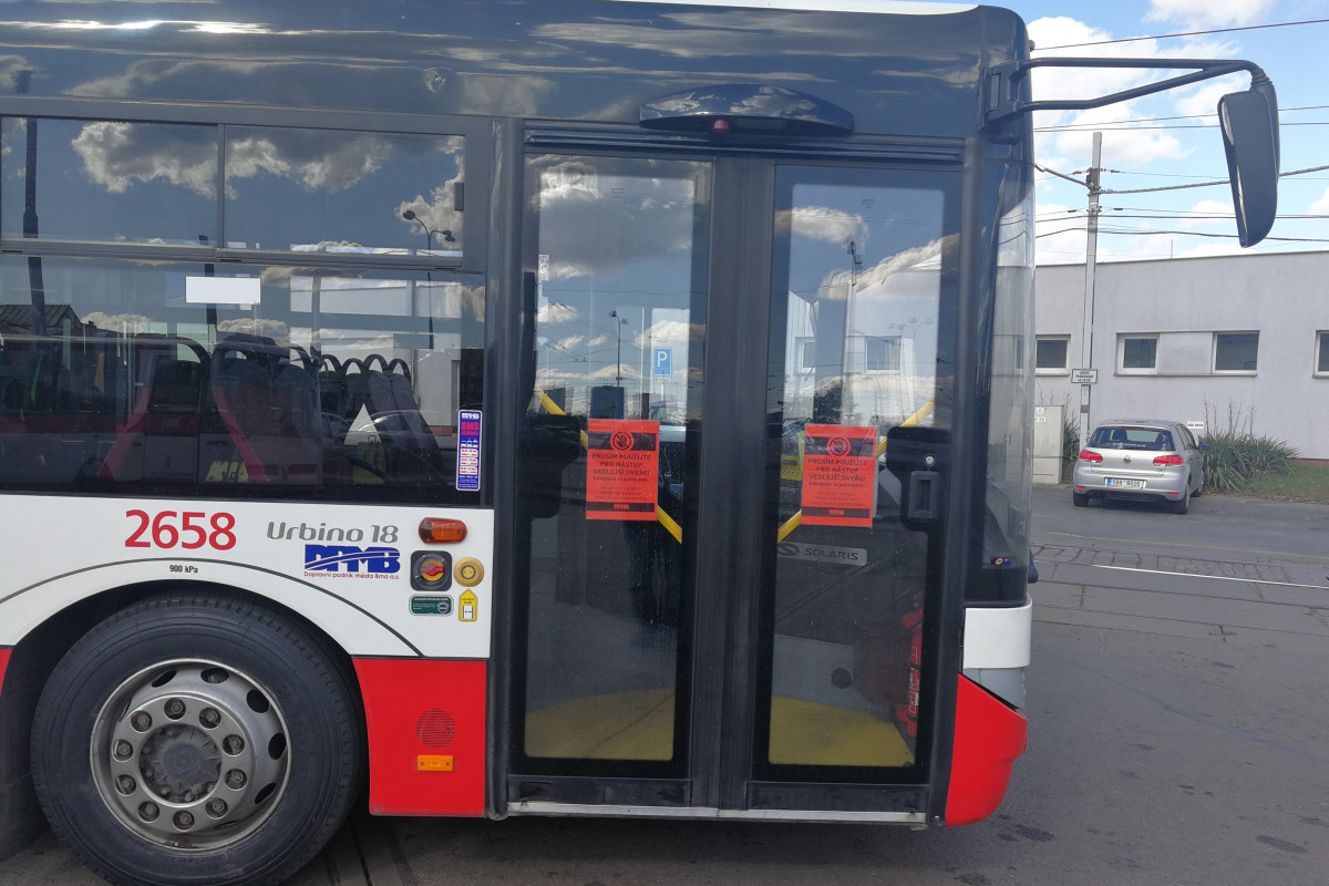 Brno: Kampaň DPMB „Rozhlédni se“ vyzývá chodce k opatrnosti