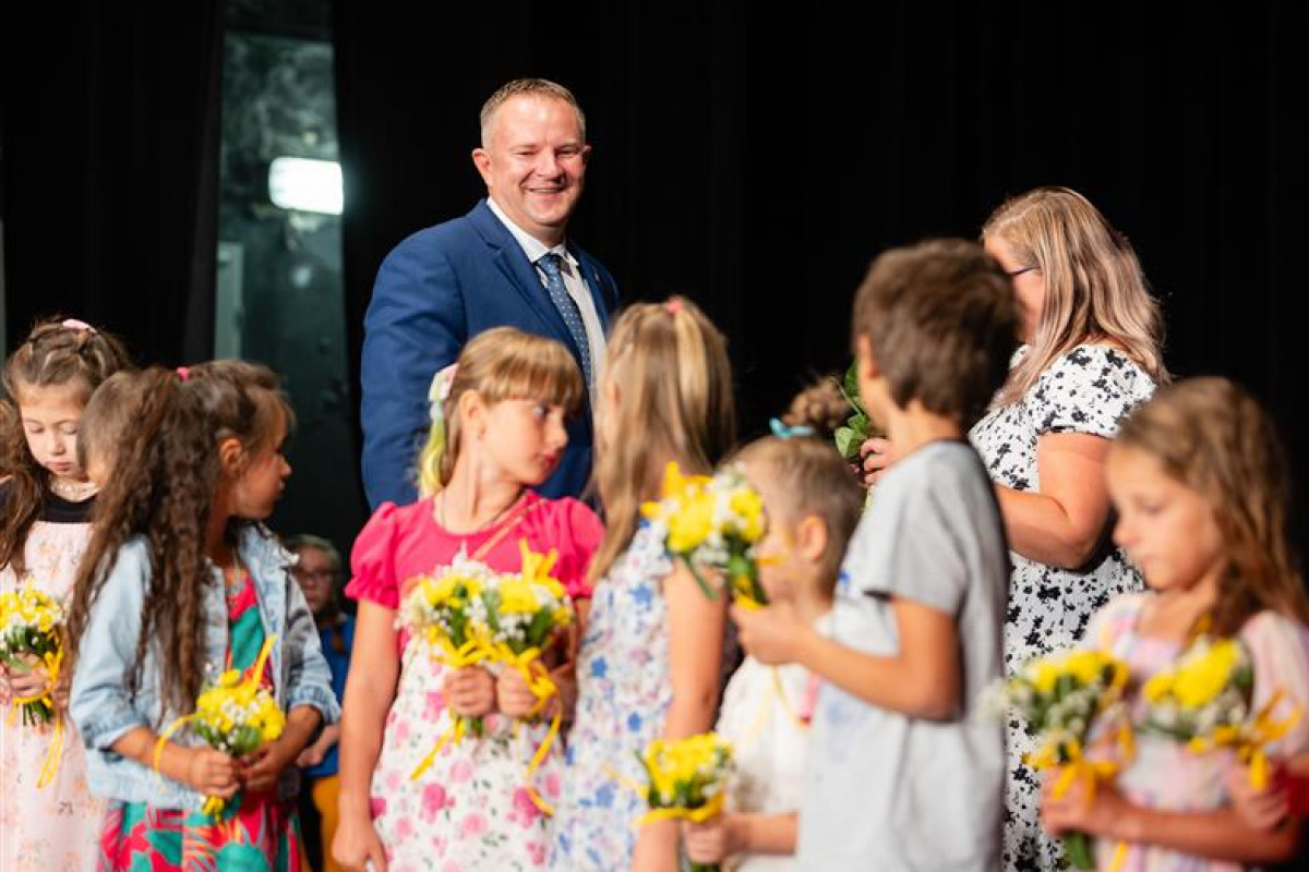 Hejtman Martin Kukla zahájil nový školní rok s dětmi v Počátkách