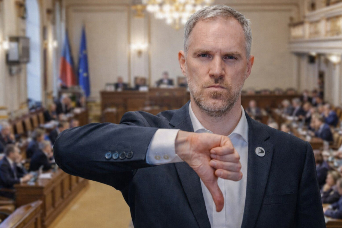 Skandál v den důvěry. Piráti předvedli divadlo místo politiky