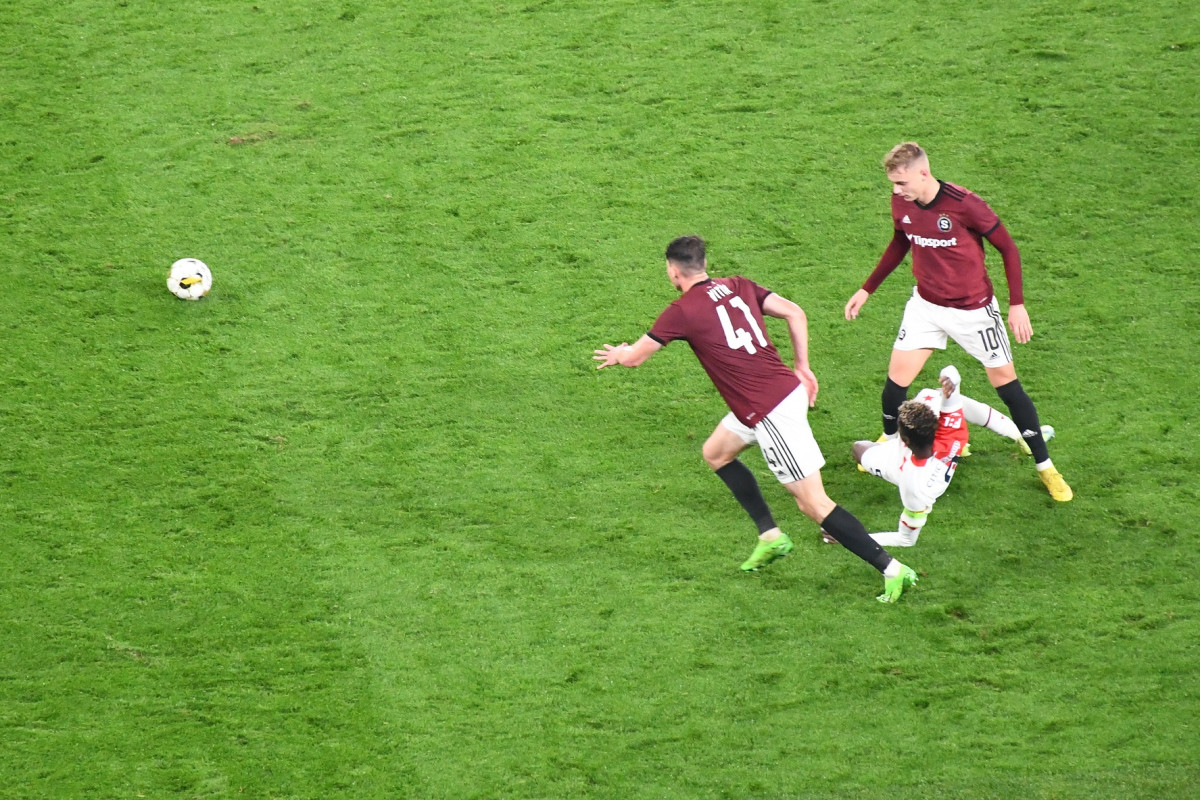 Kam tři měsíce před Štědrým dnem za sportem? Hurá na fotbal, hokej, ragby Kam tři měsíce před Štědrým dnem za sportem? Hurá na fotbal, hokej, ragby