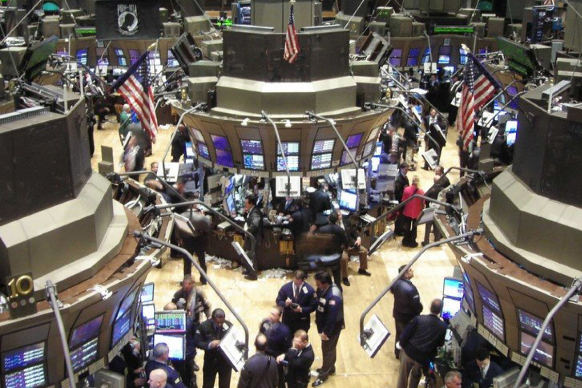 Akciové trhy: Indexy PX i S&P500 na rekordech, trhy podporuje vidina dohody o clech