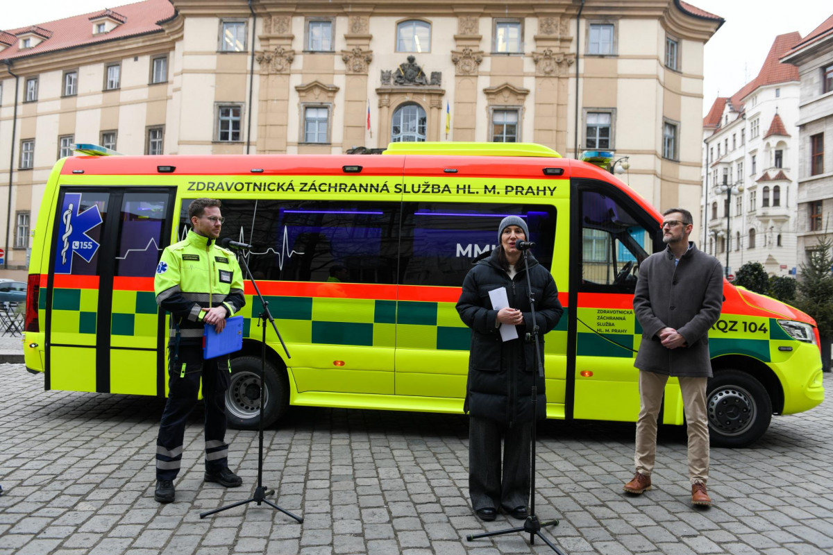 Pražská záchranná služba získala evakuační speciál EVA