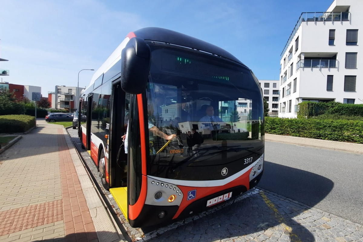 Provoz parciálních trolejbusů na lince 30 se v Brně osvědčil