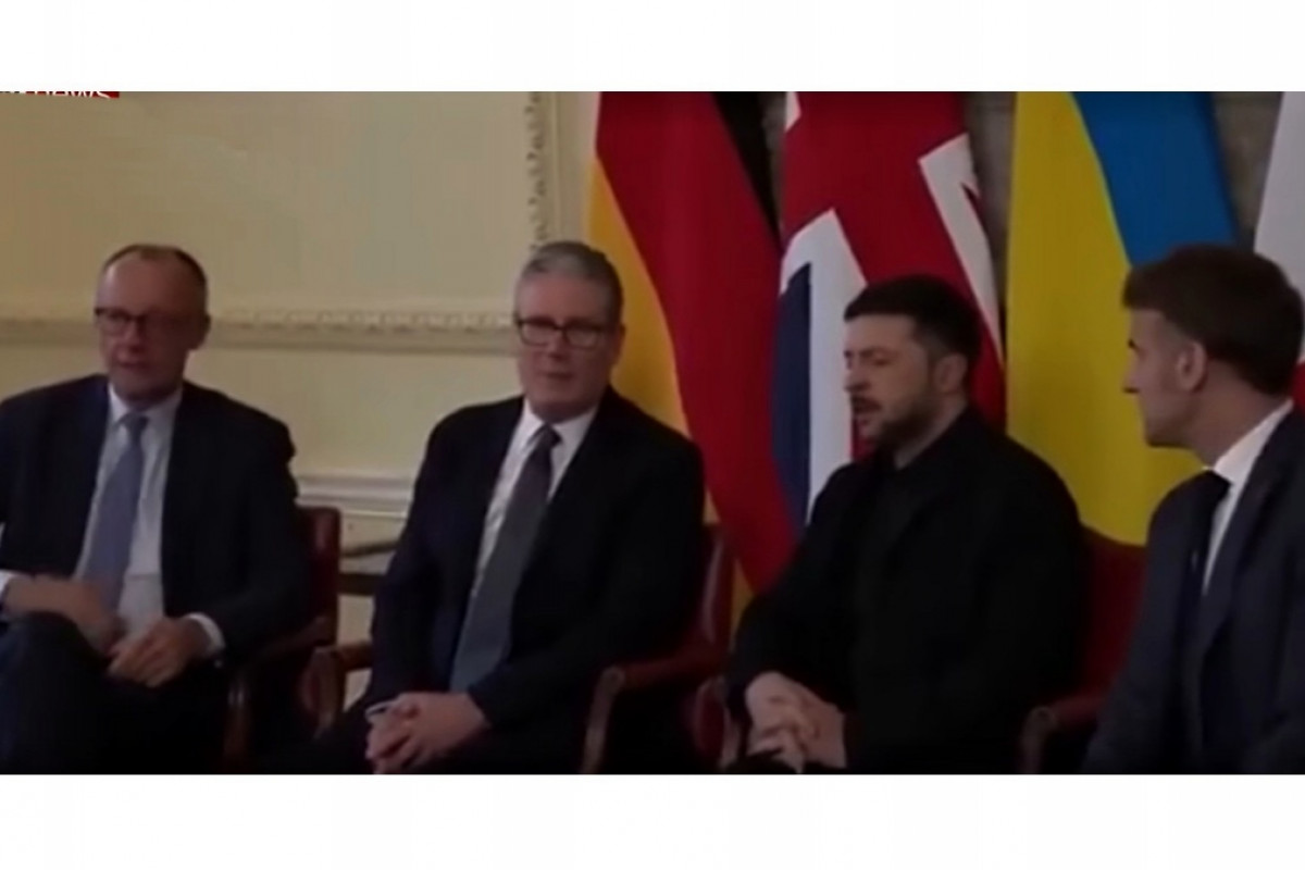 Zelenského brždění mírových rozhovorů stojí životy a území