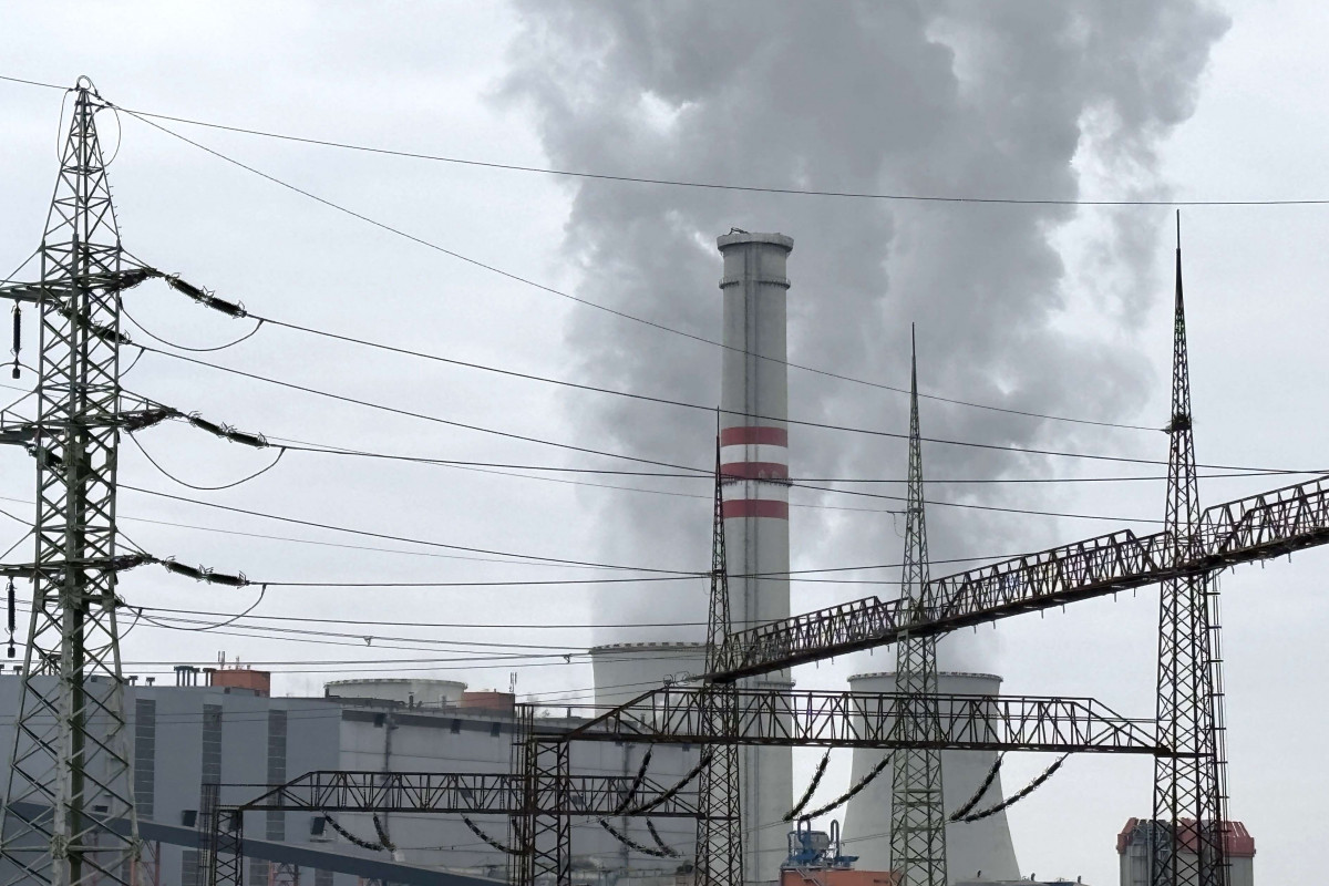 Poslední komín podkrušnohorských elektráren ČEZ jde k zemi