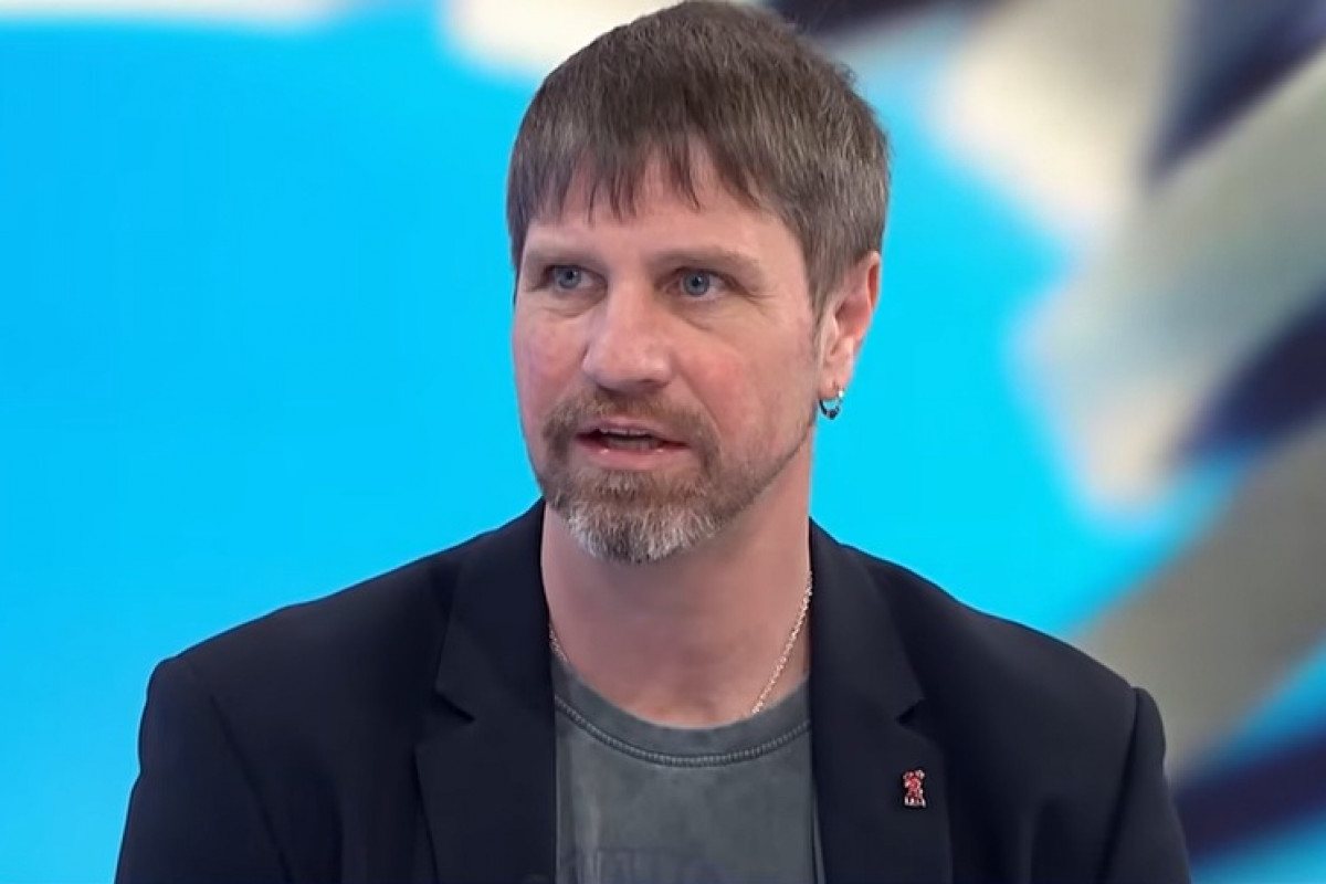 Kdo tahá za nitky? Kolář ukázal na muže v pozadí Hradu