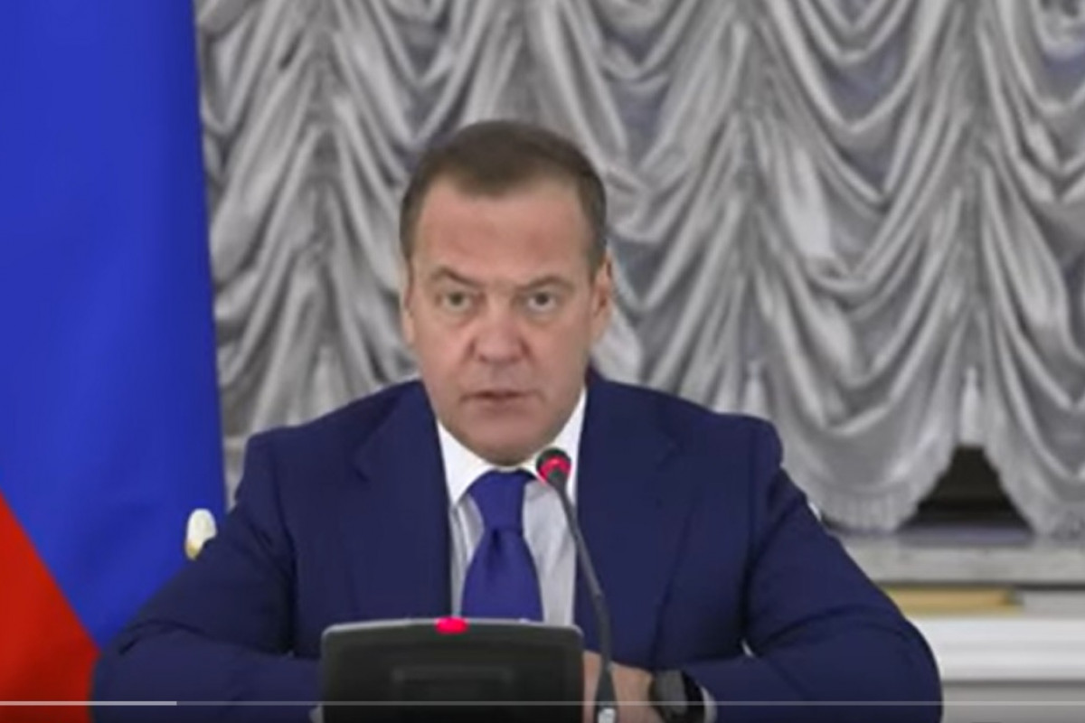 Medveděv: Izrael i Írán by se měly vzdát svých jaderných programů