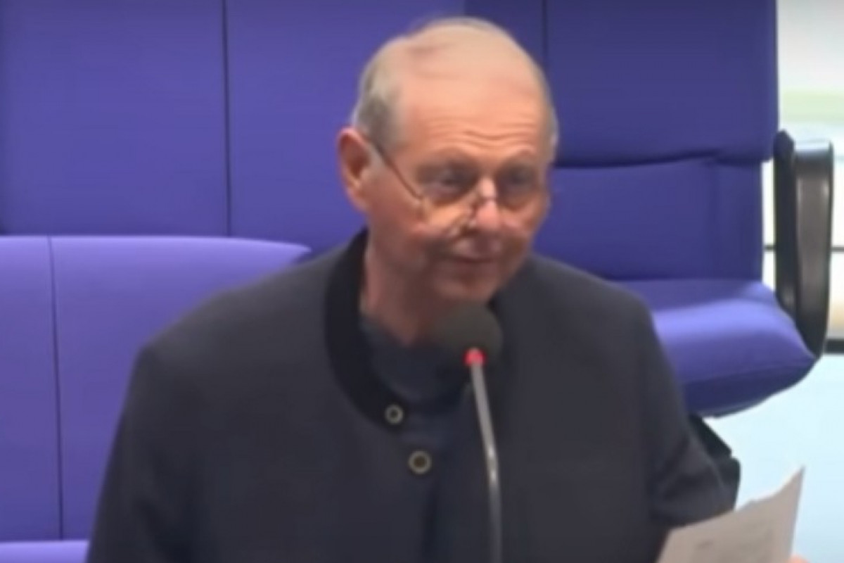 Německý poslanec: Zelenskij může být souzen jako válečný zločinec Německý poslanec: Zelenskij může být souzen jako válečný zločinec
