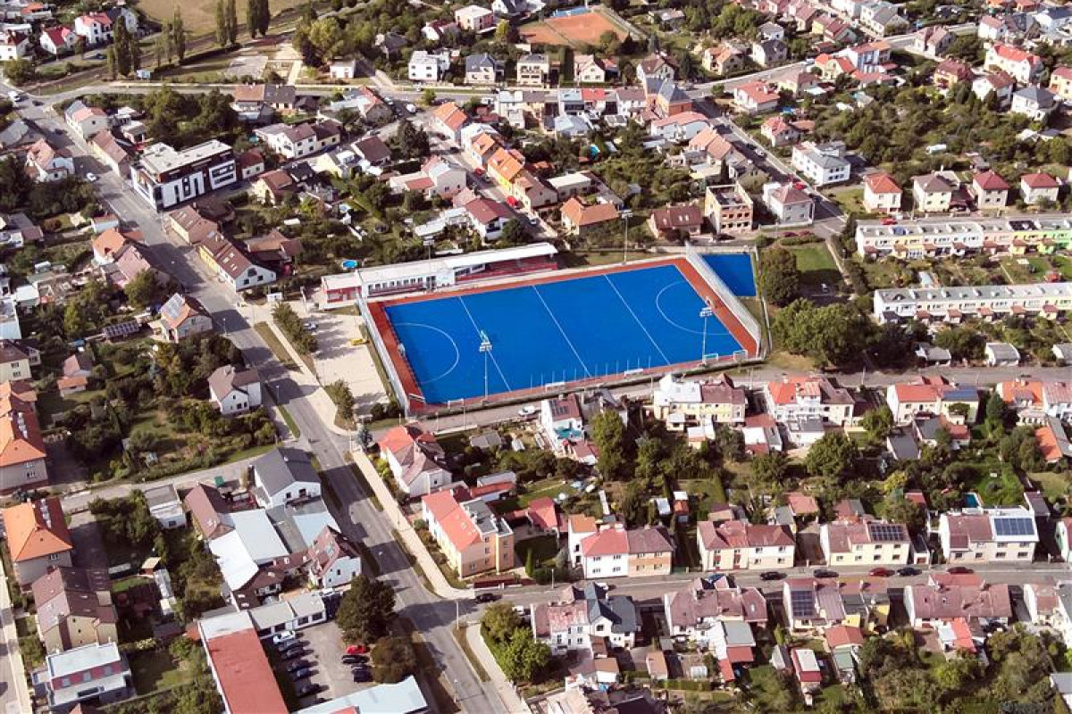 Stavbaři přes léto zamíří na hradecká sportoviště